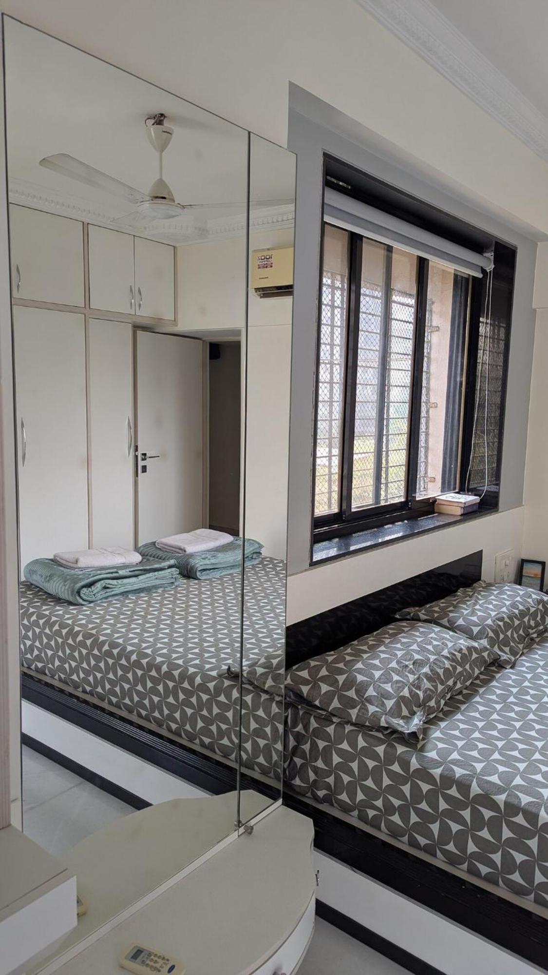 Cozy & Comfy 1bhk Great Location * Bombaj