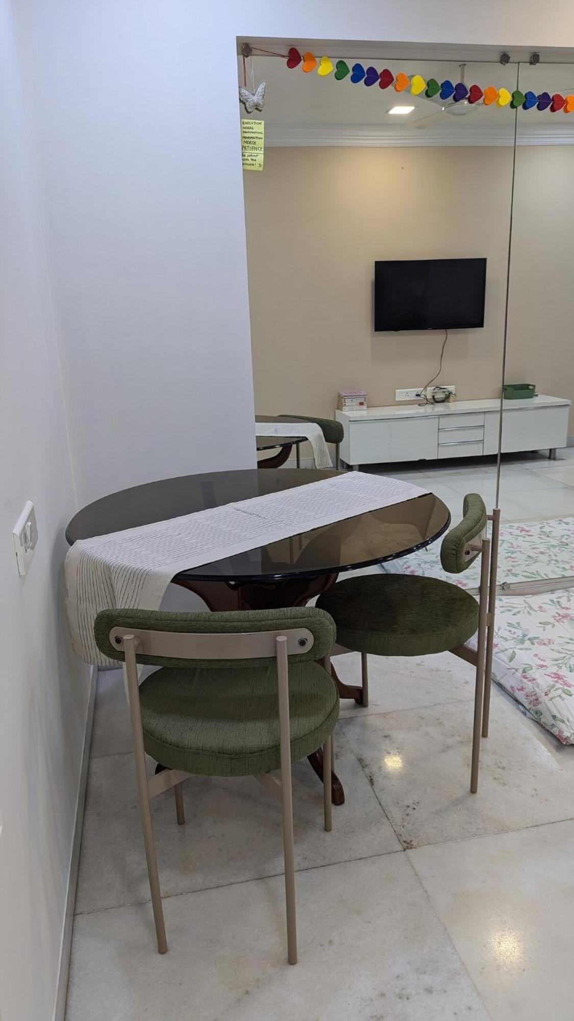 Cozy & Comfy 1bhk Great Location * Bombaj